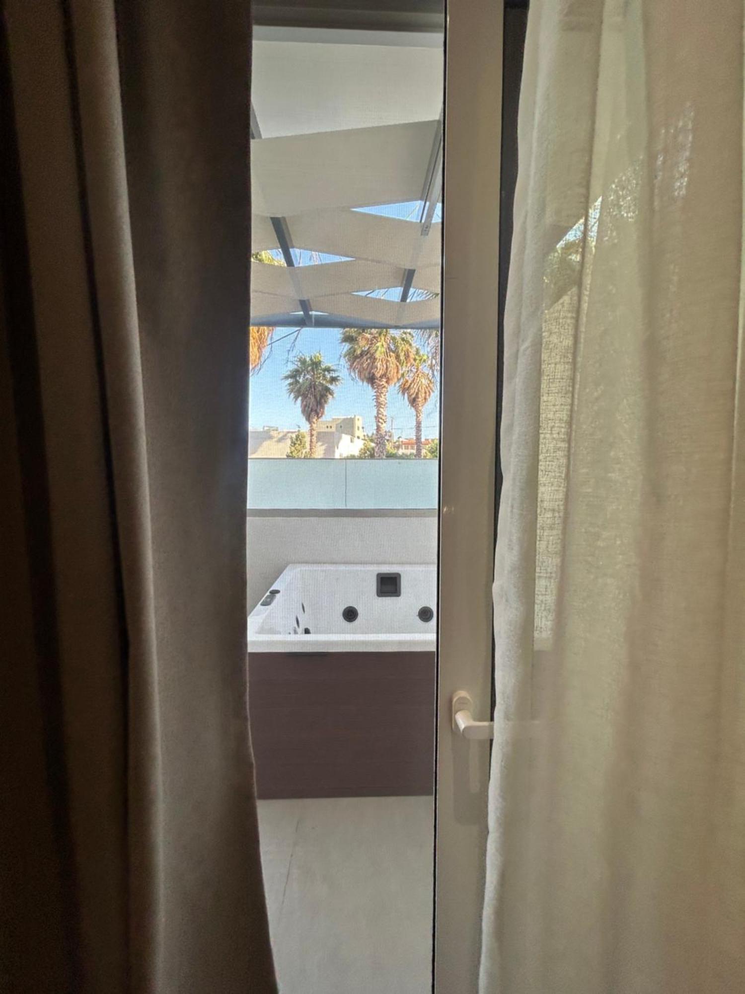 Secret Nest Apartment Плакиас Екстериор снимка